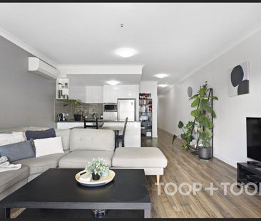 Charming & Modern Apartment in the Heart of St Clair - Photo 6