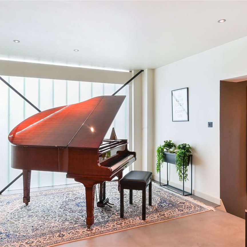 Arranged over 5,000 sqft, this breathtakingly state of the art five bedroom home has been fully refurbished while retaining its industrial heritage. - Photo 1