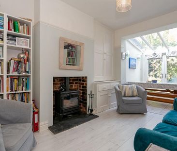 4 bedroom semi-detached house to rent - Photo 4