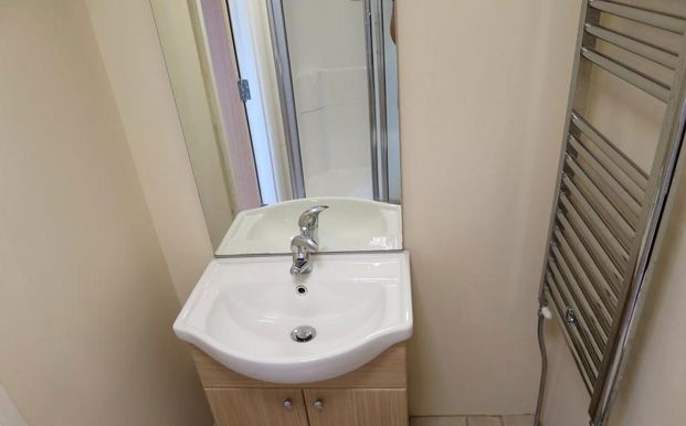 4 bedroom flat to rent - Photo 1