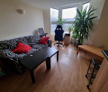 2 bedroom flat to rent - Photo 2