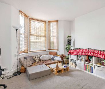 A good size one bedroom in a red brick mansion block with a private... - Photo 2