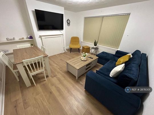 2 bedroom flat to rent - Photo 1