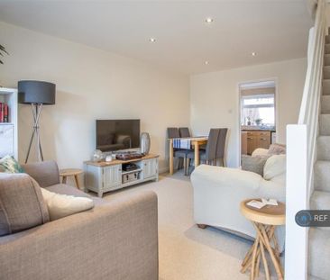 2 bedroom semi-detached house to rent - Photo 3