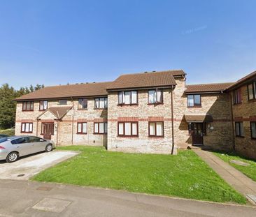 Conway Gardens, Essex, Grays - Photo 1