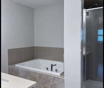 For Lease - 20 Ledger Point Crescent Unit# main & 2nd, Brampton, On... - Photo 6