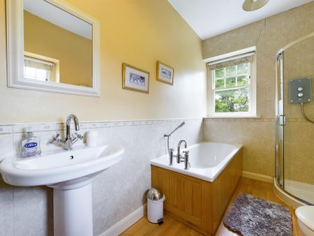3 bedroom semi-detached house to rent - Photo 4