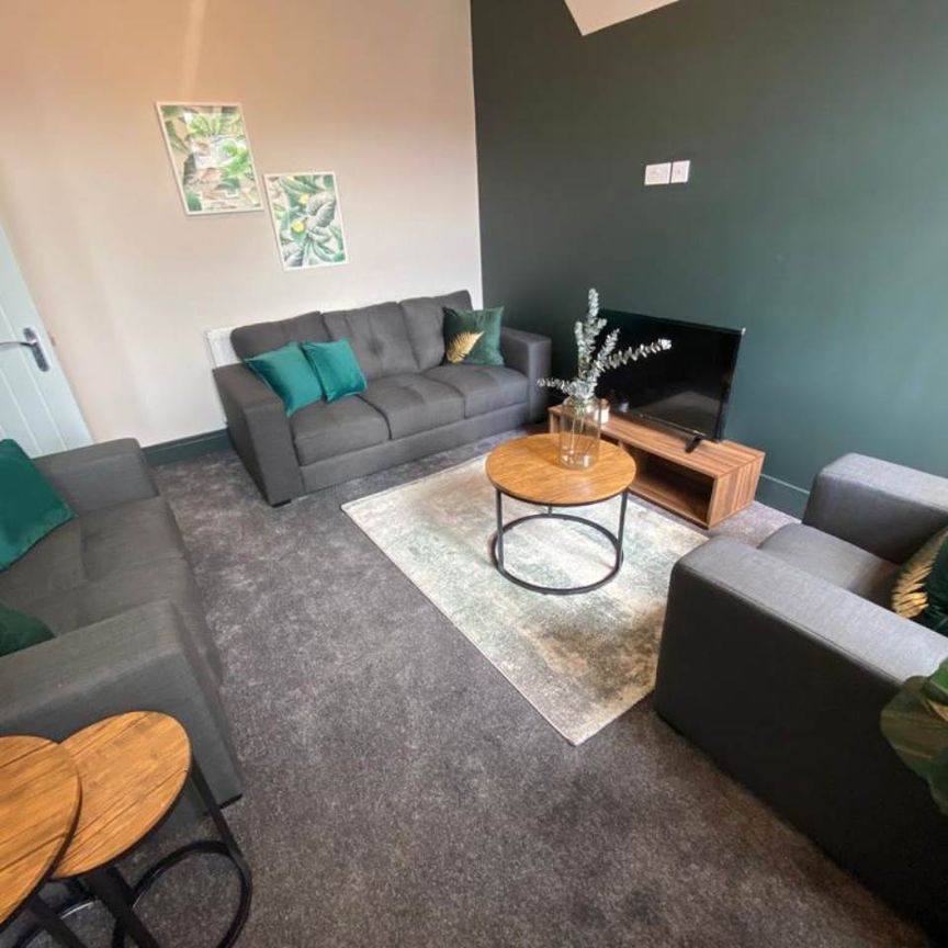 Beechwood Crescent (Room 5), Burley , Leeds - Photo 1
