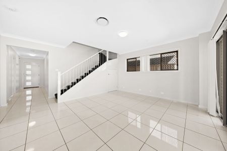 Well Presented Family Home - Photo 3