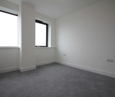 2 bedroom penthouse to rent - Photo 6