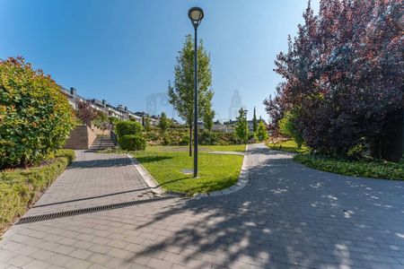 Casa adosada de alquiler en Calle Francisco de Vitoria, Valenoso - Photo 3