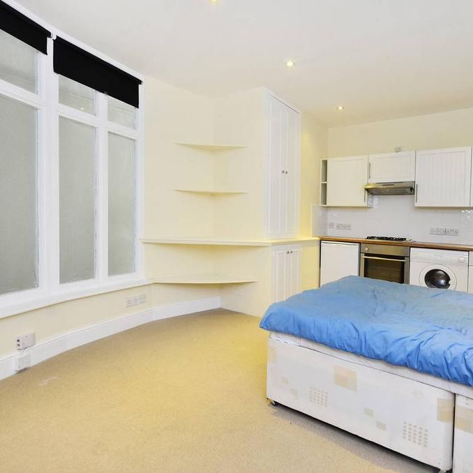 Studio to rent - Photo 2