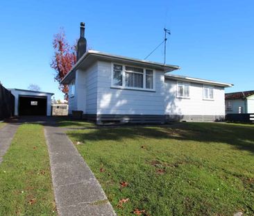 THREE BEDROOM CLOSE TO LAKE !! - Photo 1