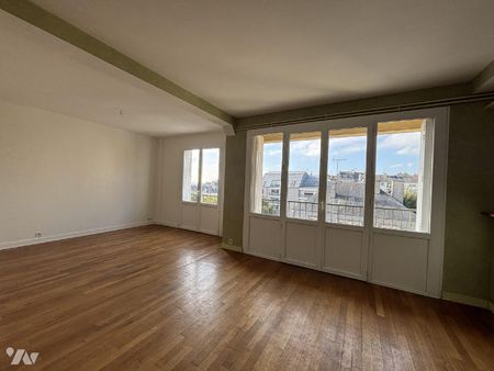 FOUGERES Bd Leclerc - Au 3ème étage avec BALCON. Lumineux appartement de 65 m² comprenant entré... - Photo 4