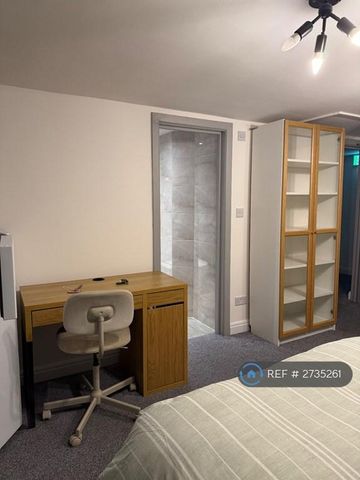 1 bedroom in a house share to rent - Photo 5