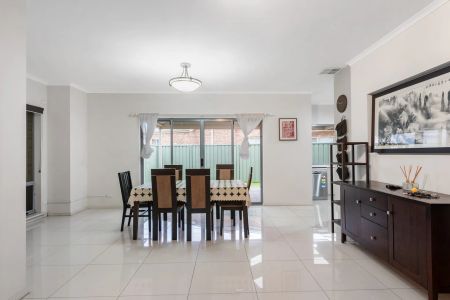 Charming Family Home in a Prime Location! - Photo 5