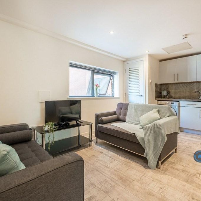 5 bedroom flat to rent - Photo 1