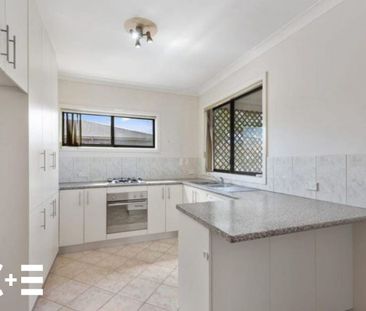 Private + Peaceful | 2 bed + study/office/3rd bedroom - Photo 1