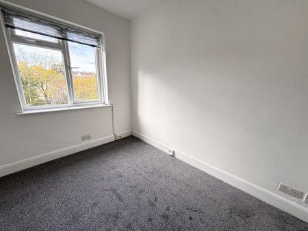 4 bedroom semi-detached house to rent - Photo 5