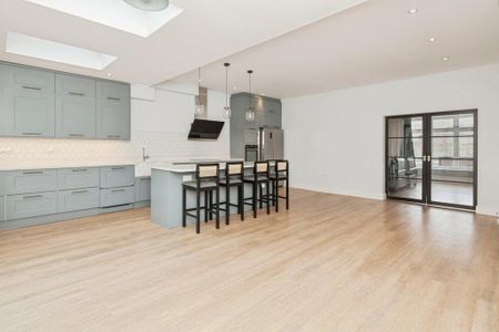 4 bedroom terraced house to rent - Photo 2