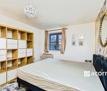Flat to rent - Southwark Park Road, London, SE16 - Photo 6