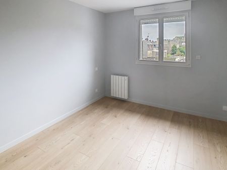 Location Appartement 3 pièces 75m² COUTANCES 50200 - Photo 4