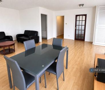 3 bedroom flat to rent - Photo 2