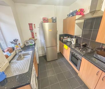 1 bedroom in a house share to rent - Photo 2