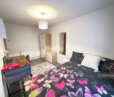 1 bedroom in a house share to rent - Photo 2