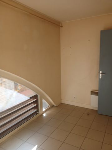Location Appartement 3 pièces 80m² STE FOY LA GRANDE 33220 - Photo 2