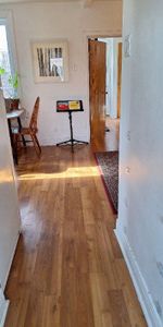 Beau et ensoleillé 4 1/2 rue tranquille 2 chambres à coucher - Photo 3