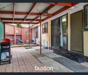 Neat as a Pin! - Photo 1