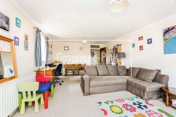 Portsmouth Road, Guildford - Photo 1