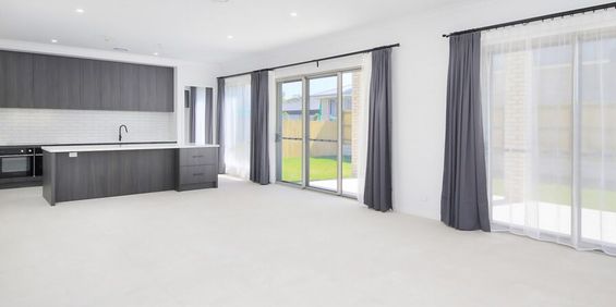 Brand New House - Huge Family design property - Photo 3