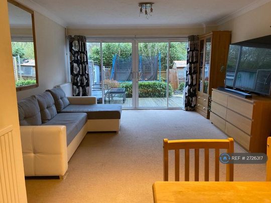 2 bedroom end of terrace house to rent - Photo 1