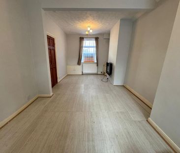 2 bedroom end of terrace house to rent - Photo 1