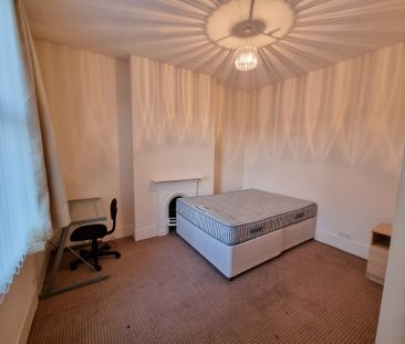 4 Bed Student Accommodation - Photo 4