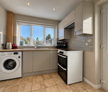 3 bedroom semi-detached house to rent - Photo 6