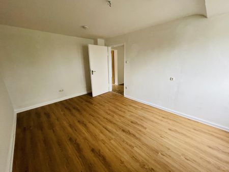 Gemütliche 3-Zimmer- Dachgeschoss-Wohnung - in der Innenstadt! - Photo 3