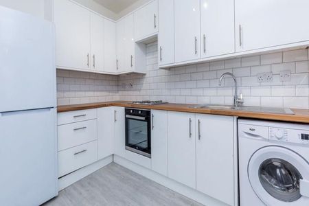 spacious 3 bedroom property close to Hackney downs - Photo 4