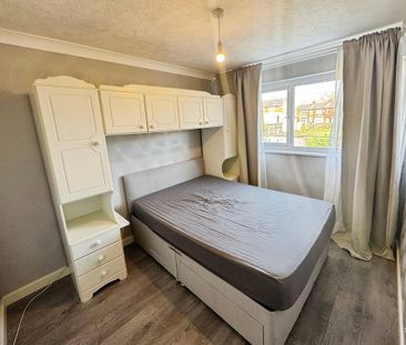 3 bedroom end of terrace house to rent - Photo 3