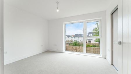 4 bedroom semi-detached house to rent - Photo 5