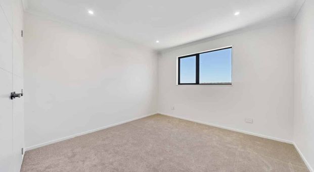 Newly Built 3 Bedroom Townhouse - Photo 1