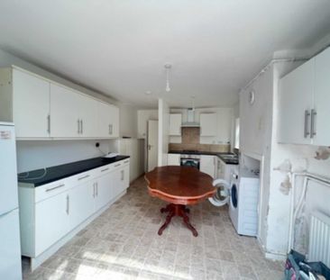 St'Mary Street, Plaistow - Photo 4