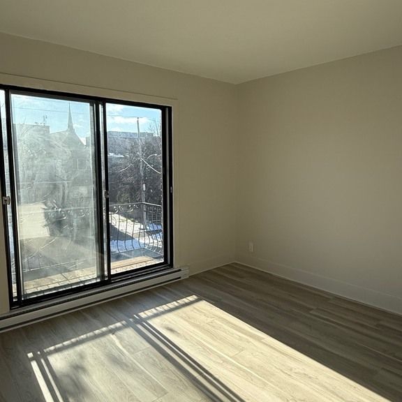 GRAND 4 1/2 RENOVÉ !!! - Photo 1