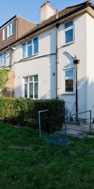 3 Bed End Terrace, Henningham Road, N17 - Photo 1