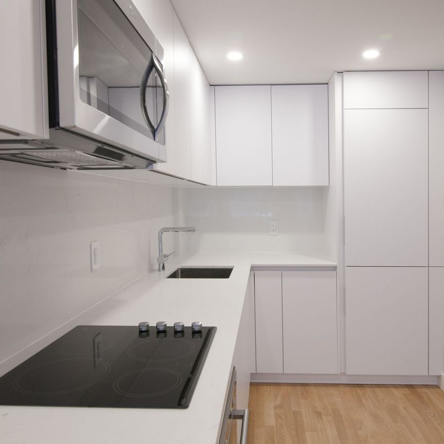 4590 Chemin Queen Mary - Photo 1