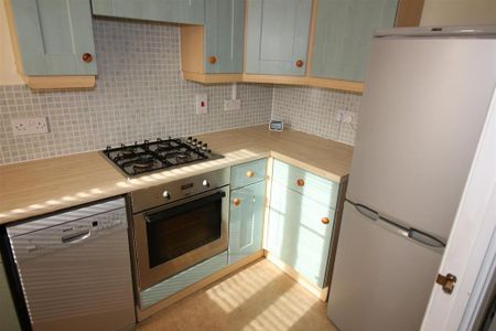 2 bedroom end of terrace house to rent - Photo 5