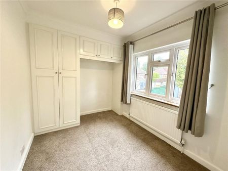 4 bedroom semi-detached house to rent - Photo 2
