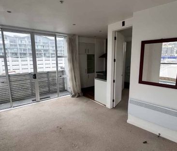 NICE AND TIDY ONE BEDROOM INNER CITY APARTMENT: - Photo 1